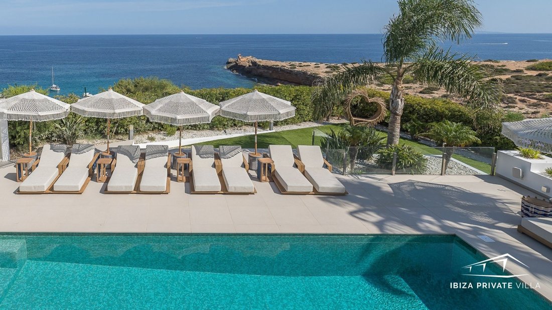 Villa in Cap Martinet, Santa Eularia des Riu, Balearic Islands 1 - 12095404