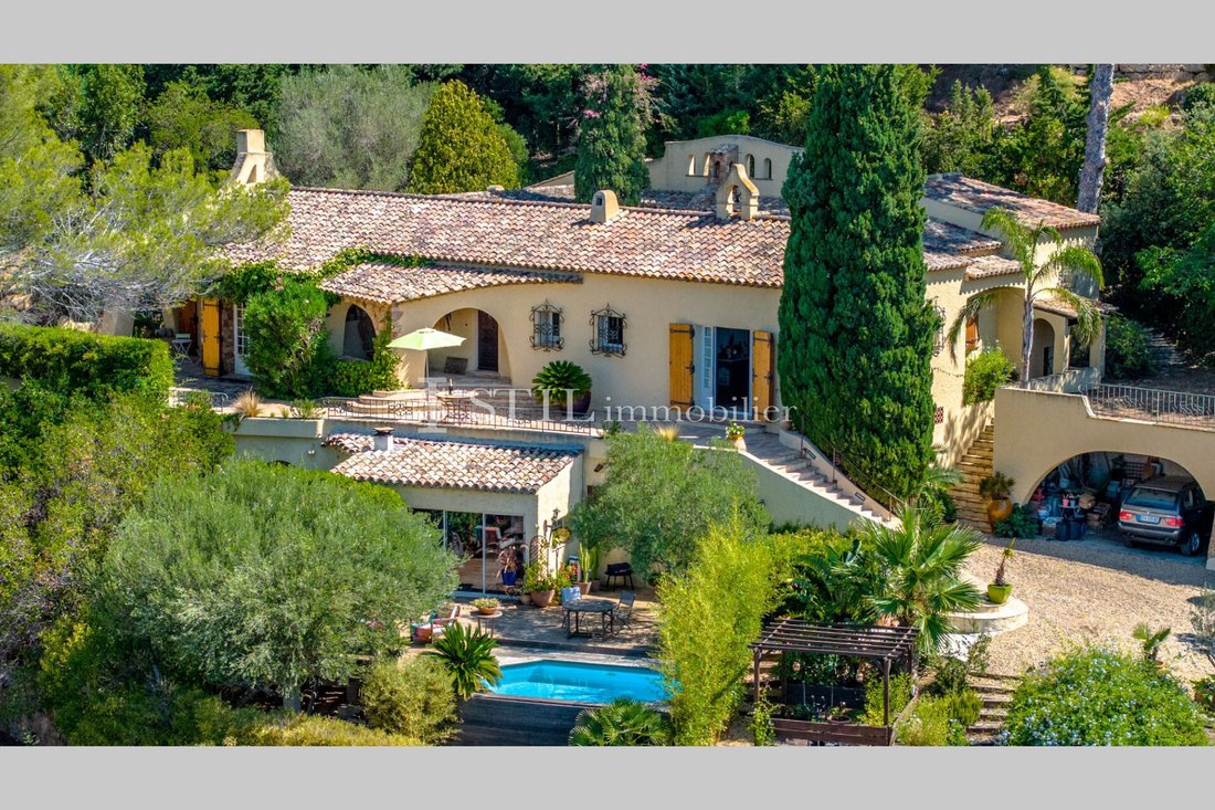 Villa in Les Issambres, Roquebrune-sur-Argens, France 2 - 13164099