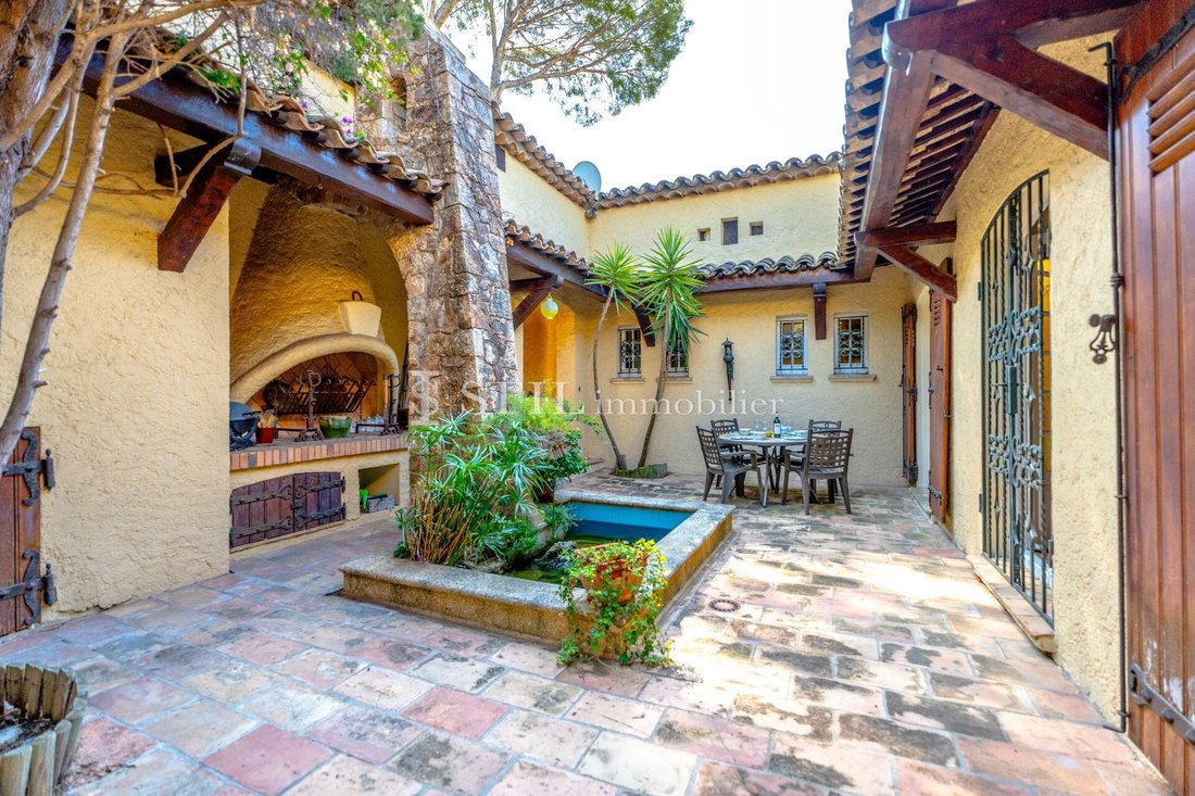 Villa in Les Issambres, Roquebrune-sur-Argens, France 3 - 13164099