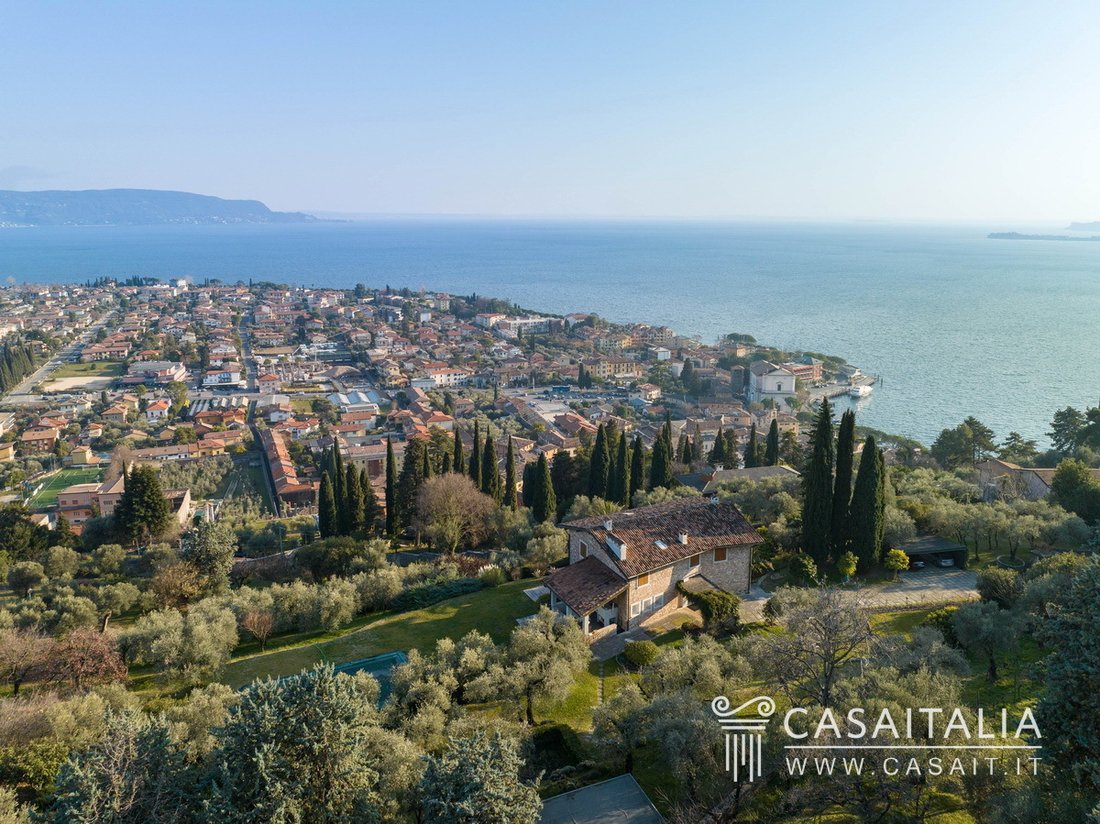 Panoramic Villa Near Lake Garda For Sale Duih