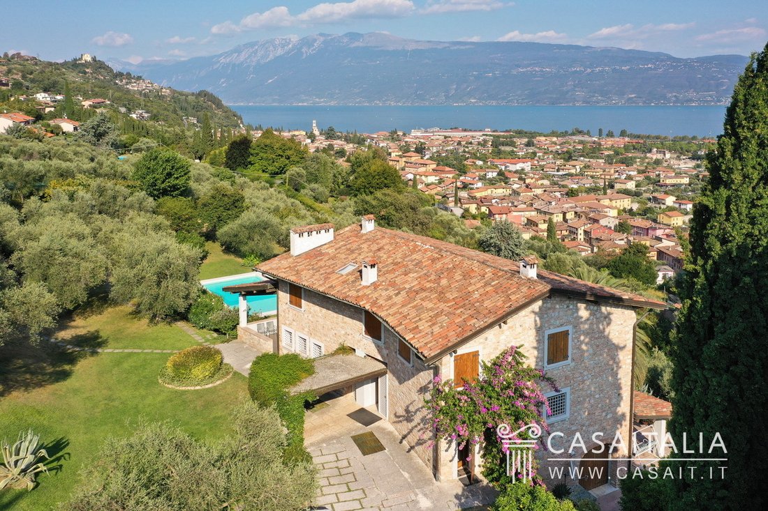 Villa in Center, Toscolano, Lombardy 1 - 12647565