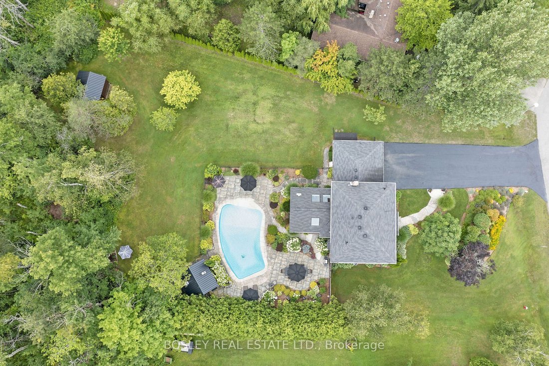 Pristine And Bright Home Surrounded By In Caledon Village, Ontario