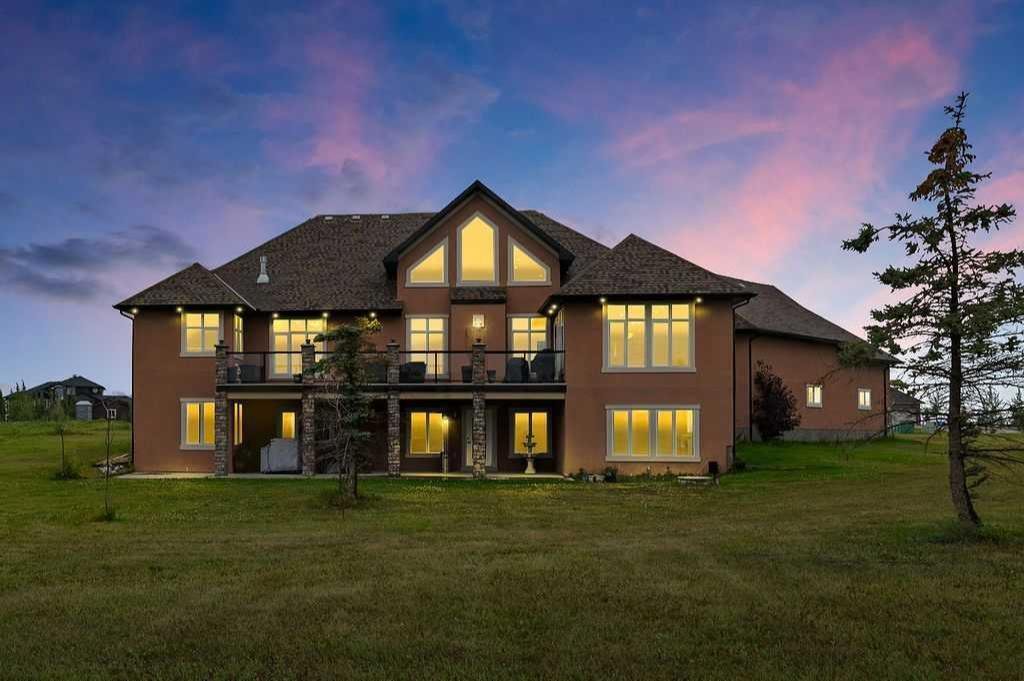 Custom Home In Exclusive Bearspaw Country Estates In Cochrane, Alberta