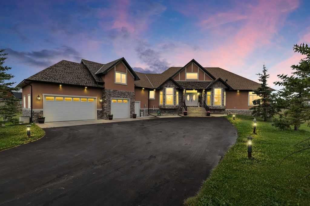 Custom Home In Exclusive Bearspaw Country Estates In Cochrane, Alberta