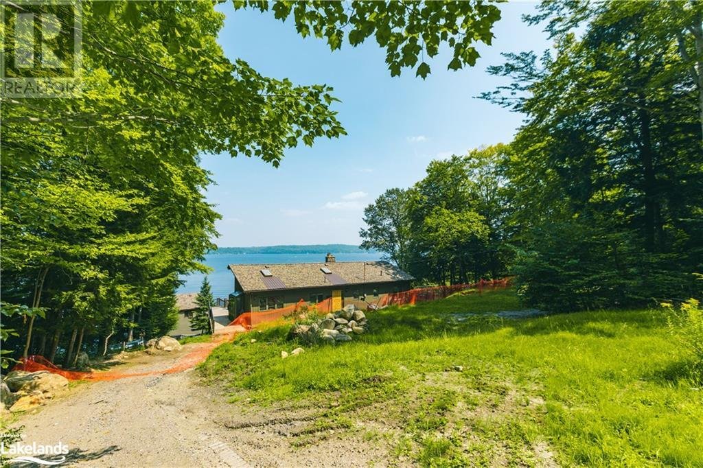 Prime Central Lake Rosseau Property In Ontario, Canada For Sale