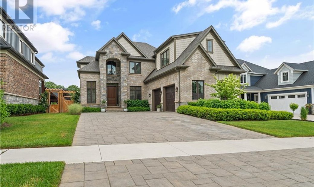 Custom Upgraded Executive Home In Fenwick In Pelham, Ontario, Canada