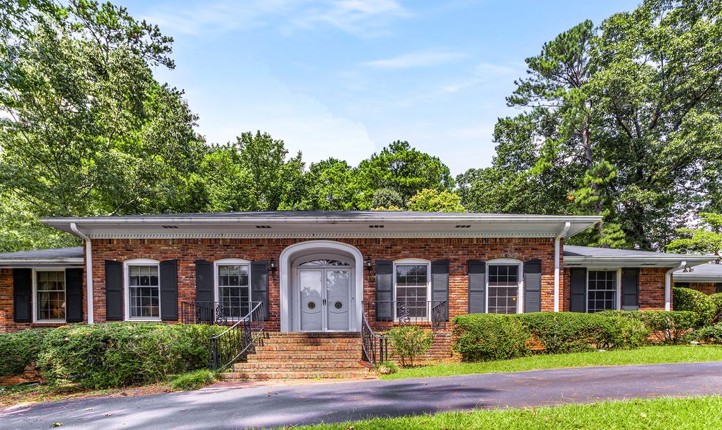 Classic Brick Home In Chastain Park In Atlanta, United States