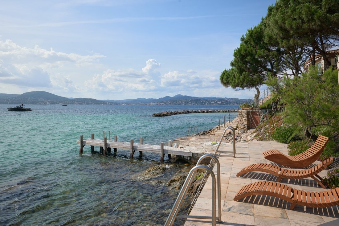 Luxury Villa Facing The Sea In Saint Tropez, Provence Alpes Côte D'azur, France For Sale (12913760)