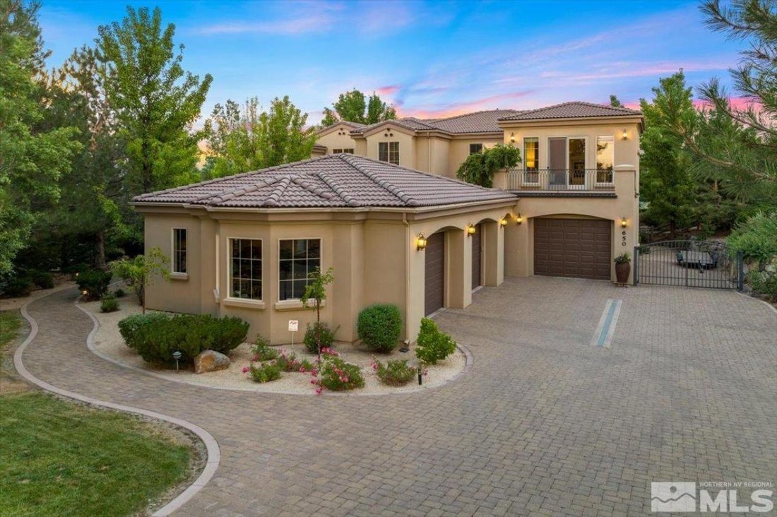 Light And Bright Custom Home In Saddlehorn In Reno, Nevada, United