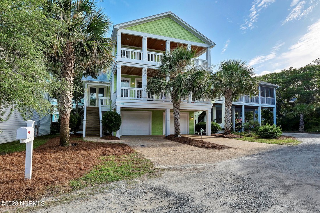 This Enchanting Home Offers Peeks In Kure Beach, North Carolina, United