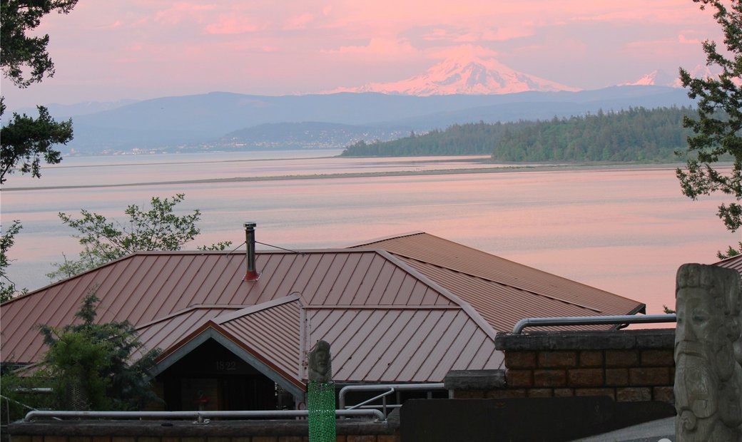 Lummi Island Waterfront Home With In Lummi Island, Washington, United
