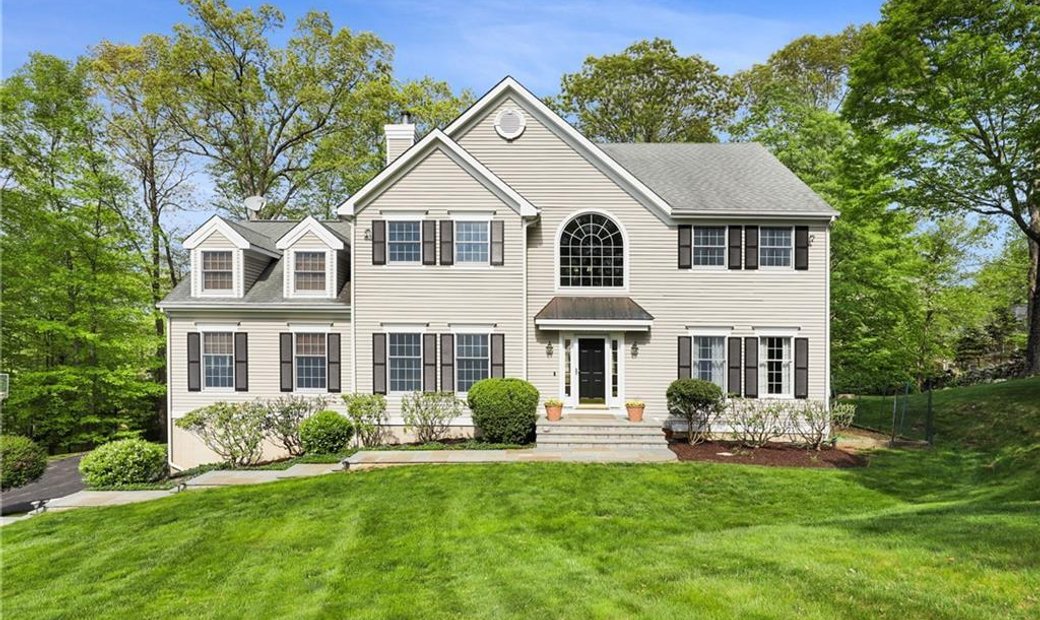 Center Hall Colonial In Sought After In Cross River, New York, United