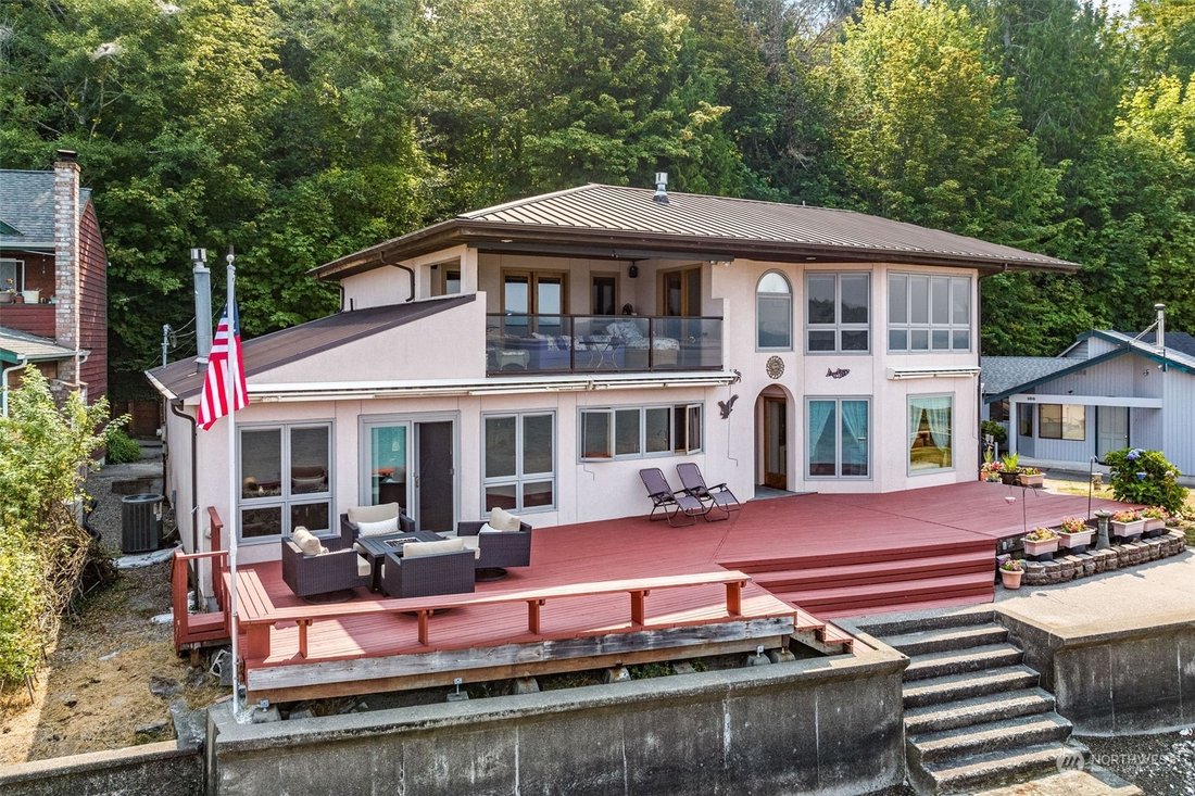 Light Filled Waterfront Home On The In Belfair, Washington, United