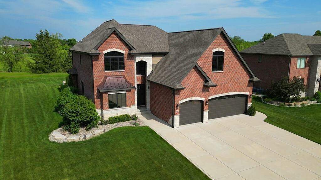 Briar Ridge Home Full Of Fine Details In Dyer, In, United States For