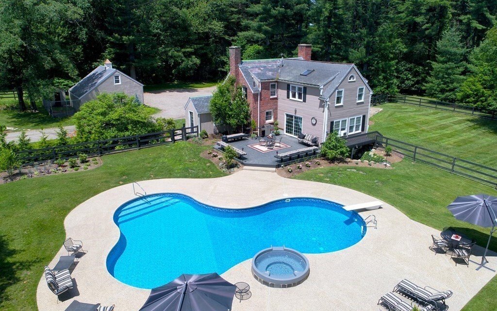 Idyllic Estate In The Heart Of Norwell In Norwell, Massachusetts
