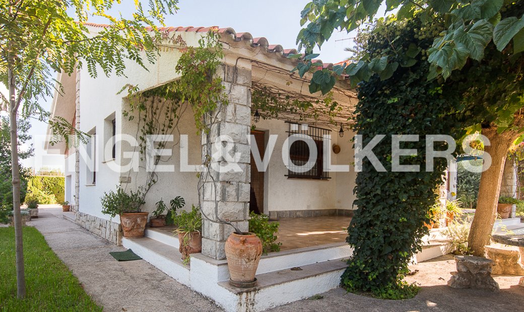 Villa With Pool And Land In In El Grao De Castellón, Valencian