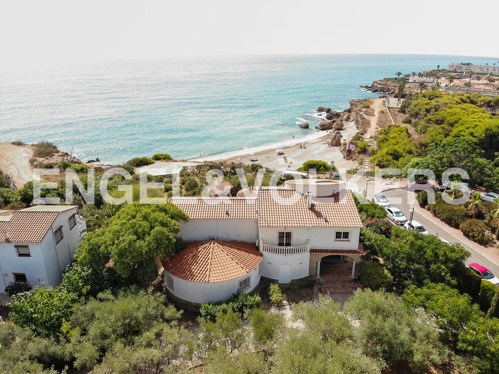 Exclusive Villa With Impressive Seafront In Vinaròs, Valencian