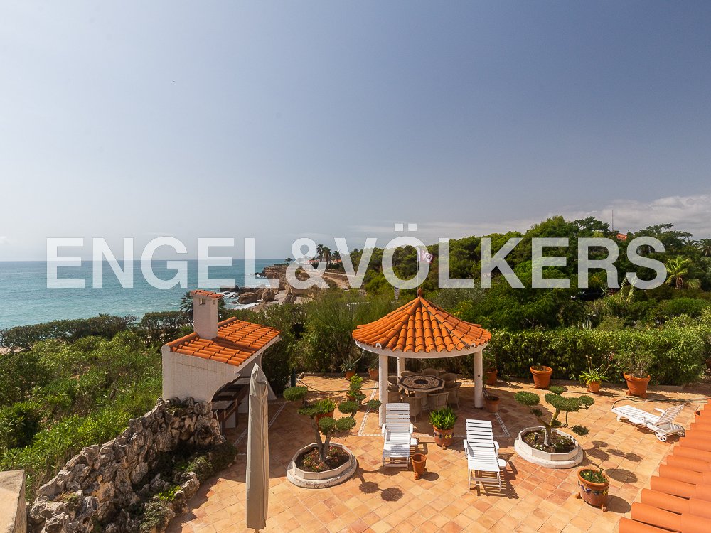 Exclusive Villa With Impressive Seafront In Vinaròs, Valencian