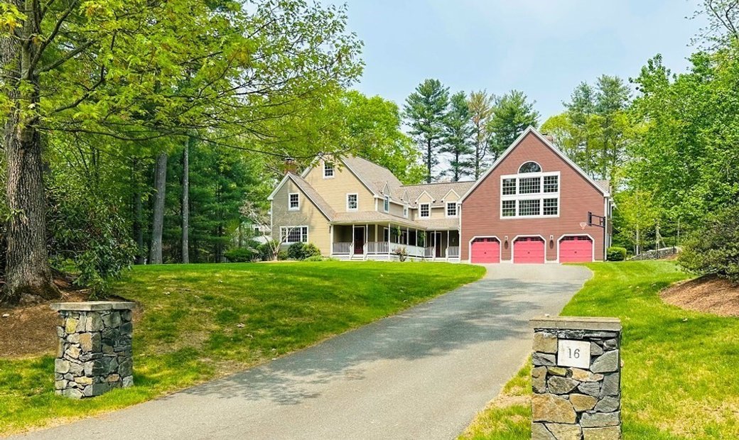 Grand Colonial Farmhouse In A In North Reading, Massachusetts, United
