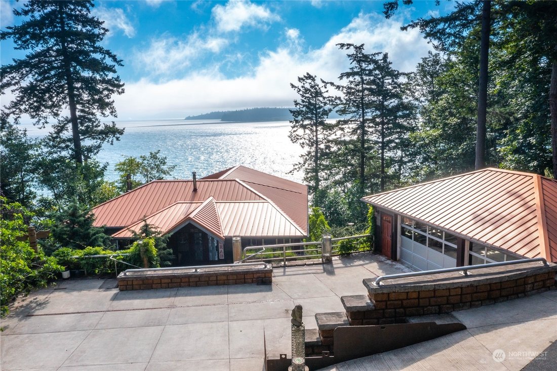 Lummi Island Waterfront Home With In Lummi Island, Washington, United