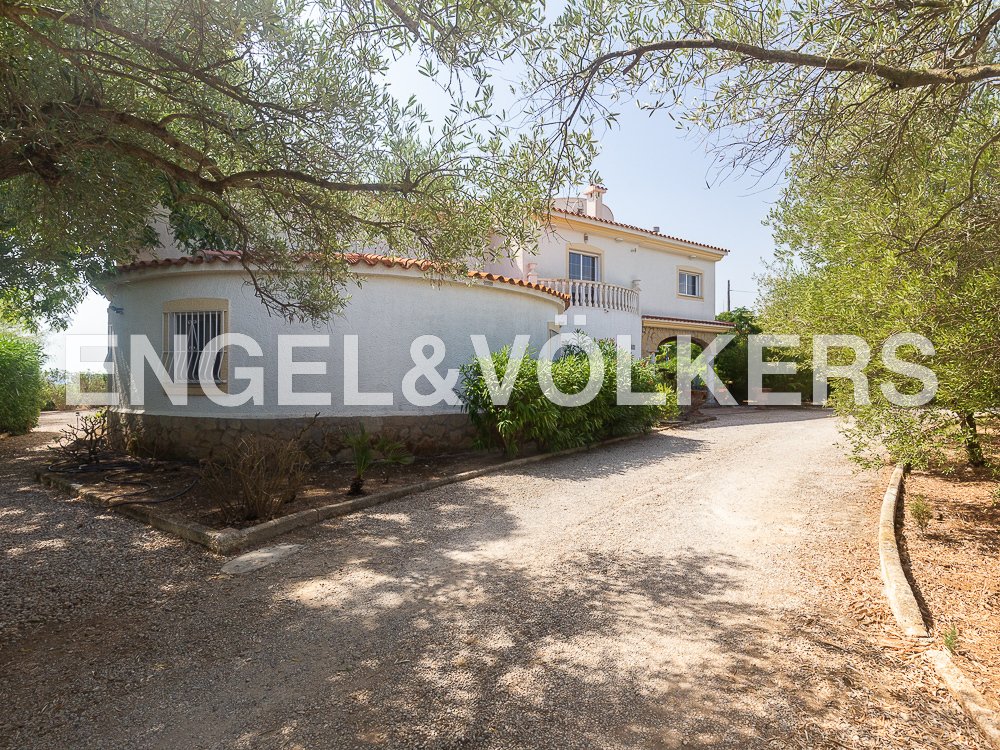 Exclusive Villa With Impressive Seafront In Vinaròs, Valencian