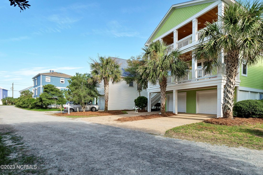 This Enchanting Home Offers Peeks In Kure Beach, North Carolina, United