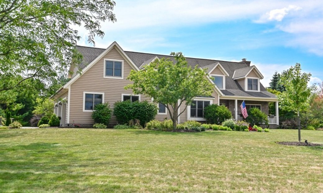 Meticulously Maintained Home In Desirable In Delafield, Wi, United