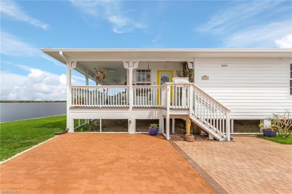 Island Paradise Awaits Stunning Waterfront Home In Matlacha, Fl