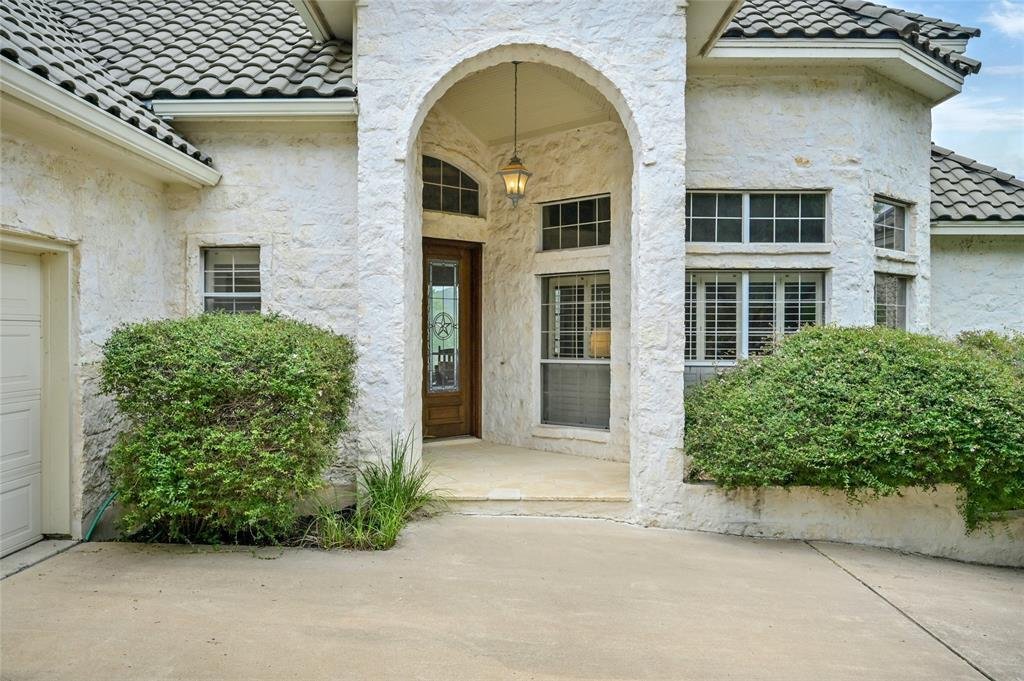 P Eaceful Tuscan Style Residence On Lake In Jonestown, Texas, United