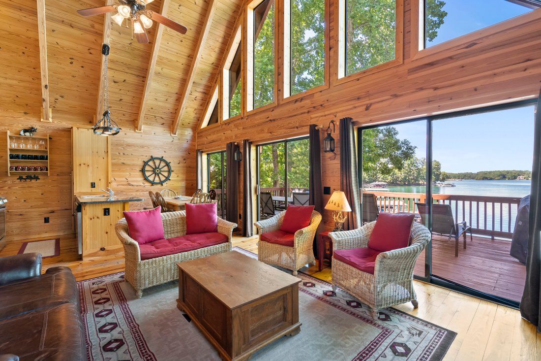 Lake Keowee Waterfront And Mountain In Seneca, South Carolina, United