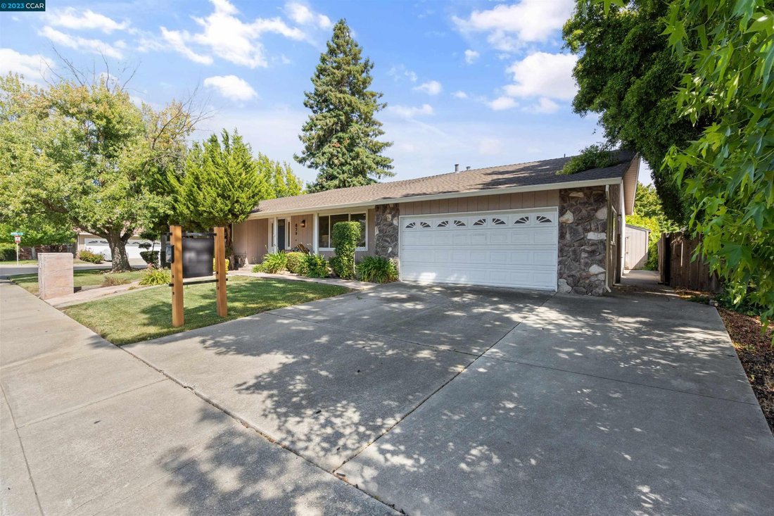 Ranch Style Gem On A Premium Corner Lot In Concord, California, United