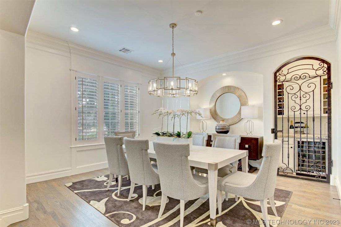 Dreamy, Custom Home With Unique Carriage House In Tulsa, Ok, United