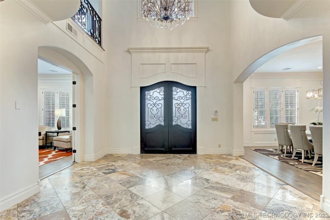 Dreamy, Custom Home With Unique Carriage House In Tulsa, Ok, United