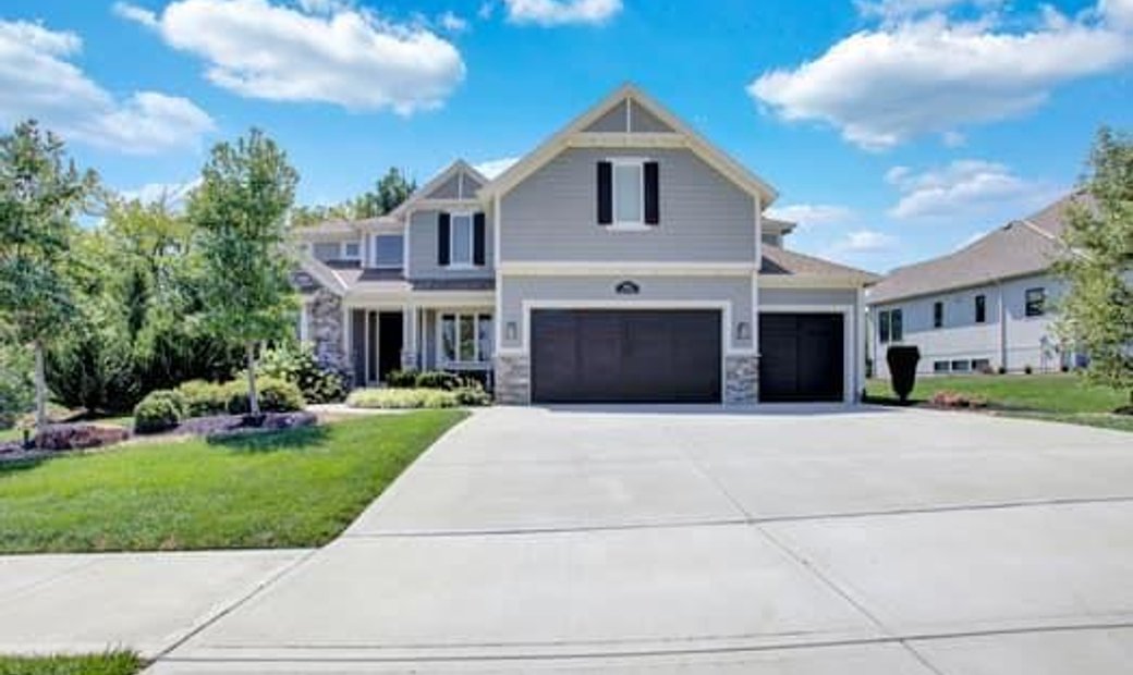 Stunning Home And Outdoor Space In Timber Rock In Lenexa, Kansas