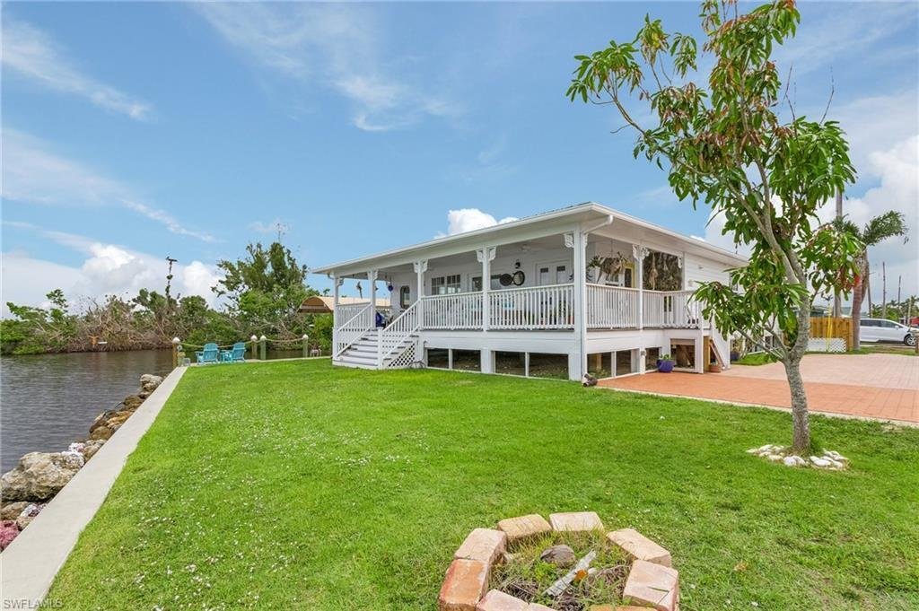 Island Paradise Awaits Stunning Waterfront Home In Matlacha, Fl