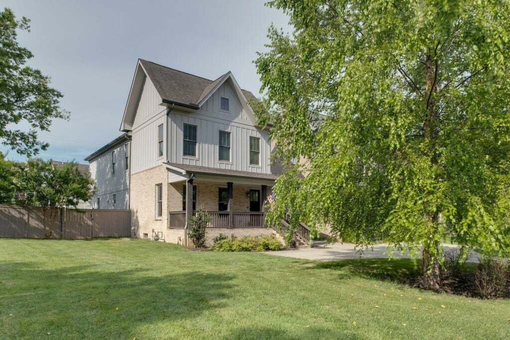 A Rare Find In The Heart Of It All In Forest Hills, Tennessee, United