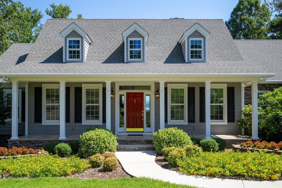 Bright And Functional Home With In Salem, South Carolina, United States