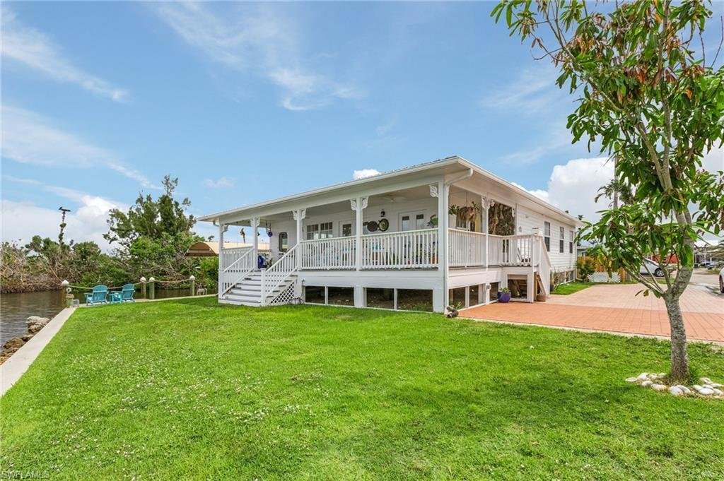 Island Paradise Awaits Stunning Waterfront Home In Matlacha, Fl