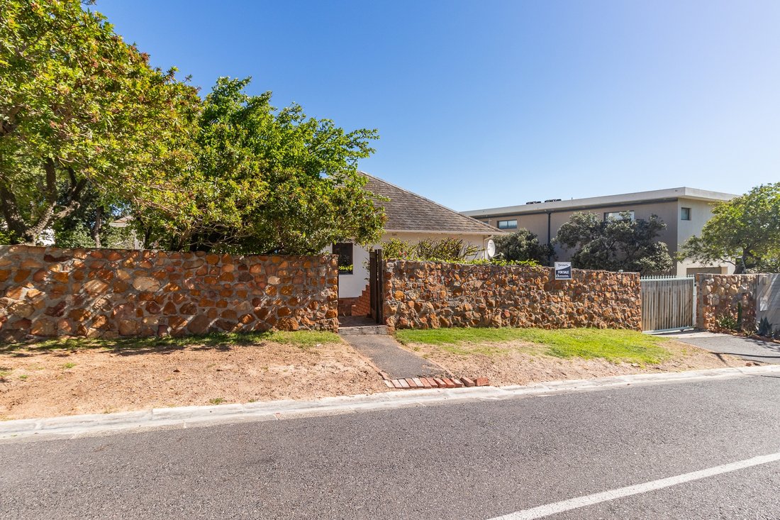 Prime Opportunity Charming 3 Bedroom In Cape Town, Western Cape, South