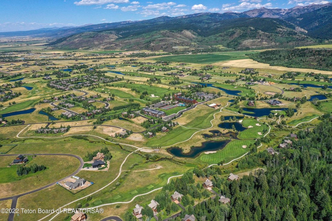 5 Bedrooms Single Family Detached In Victor, Idaho, United States For