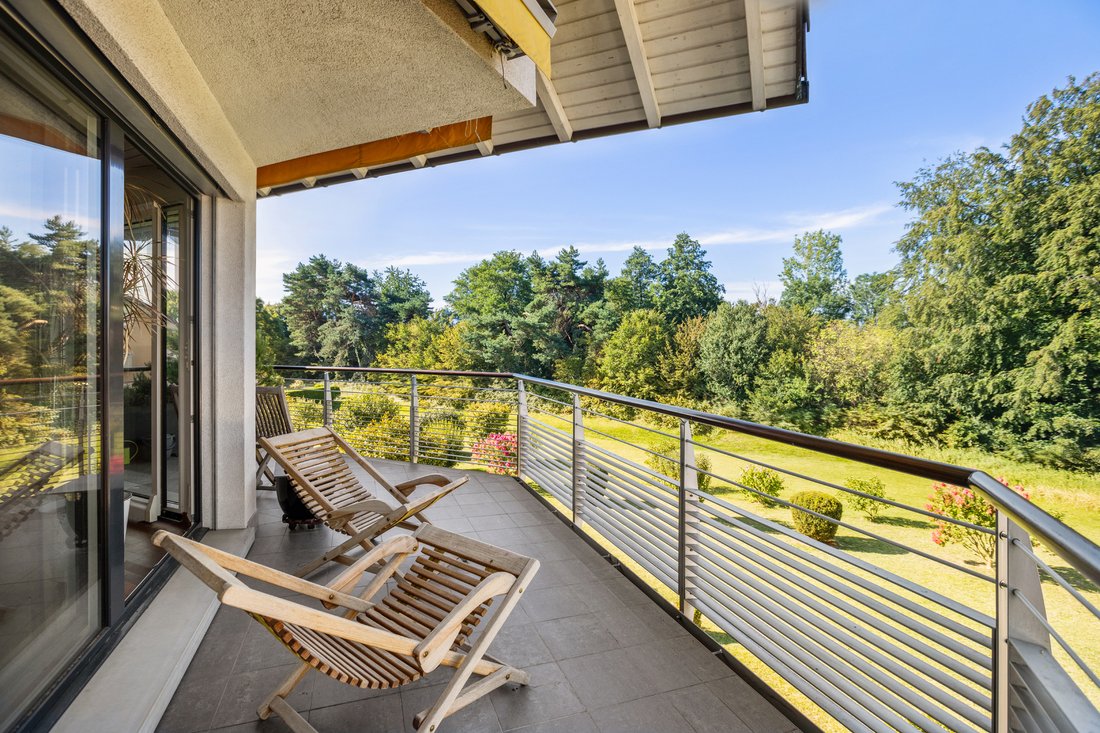 Bright Duplex Near The Lake In Saint Sulpice, Vaud, Switzerland For