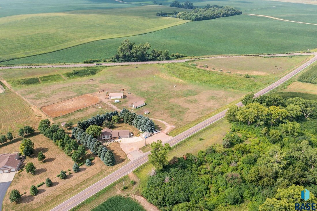 17 Acre Equestrian Paradise In Crooks, South Dakota, United States For