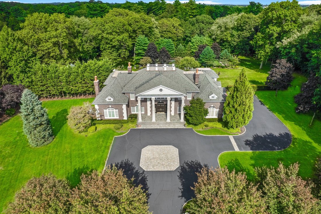 Palatial Privately Gated Old Westbury In Old Westbury, New York, United