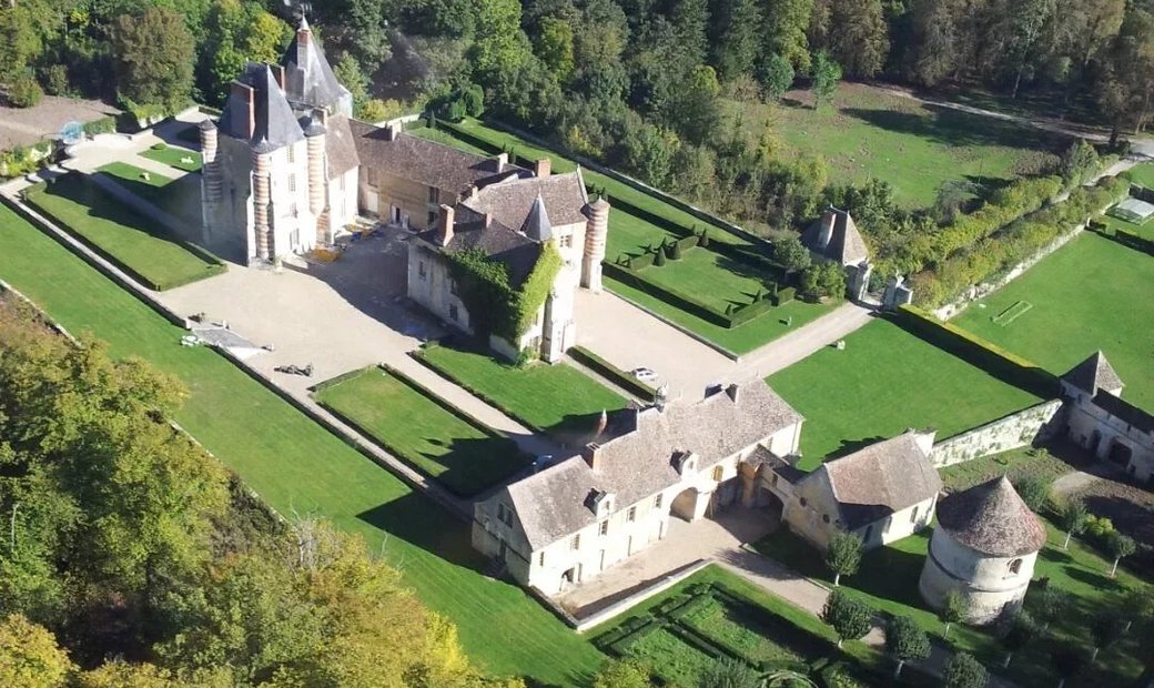 Exceptional 16th Century Castle On A In Magny En Vexin, île De France ...