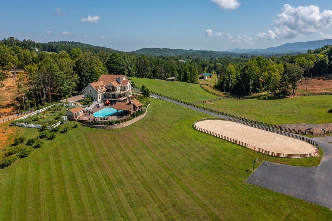 Muscadine Farm Extraordinary Multi In Maryville, Tennessee, United