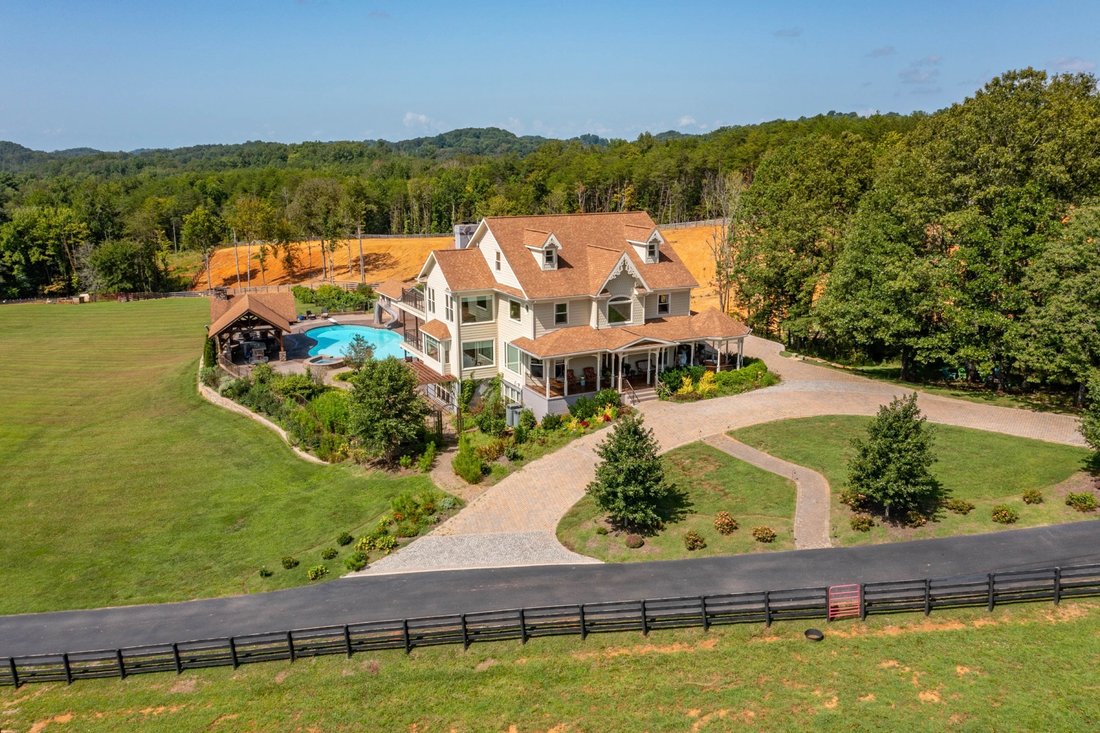 Muscadine Farm Extraordinary Multi In Maryville, Tennessee, United