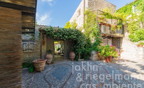 Castle for Sale in Trevi, Umbria, Italy
