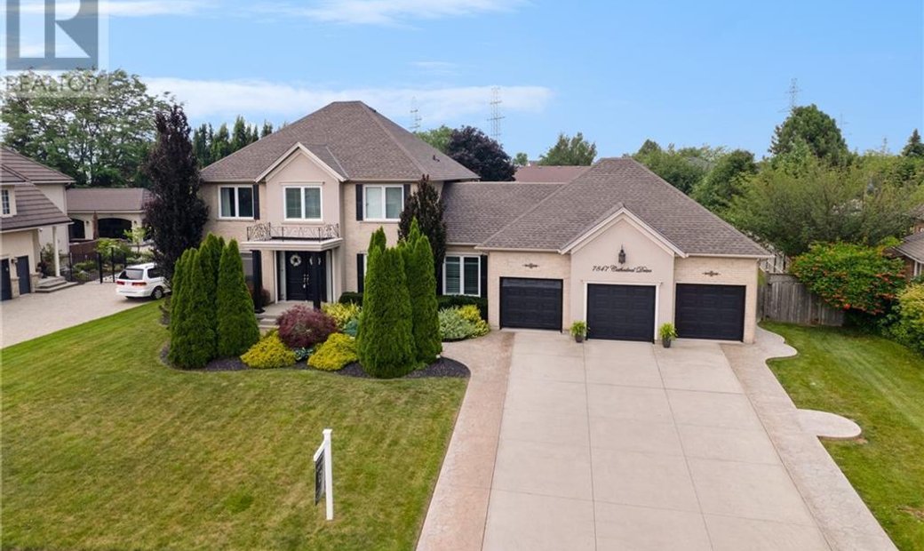 Custom Home In Prestigious Mount Carmel In Niagara Falls, Ontario, Canada For Sale (13218602)