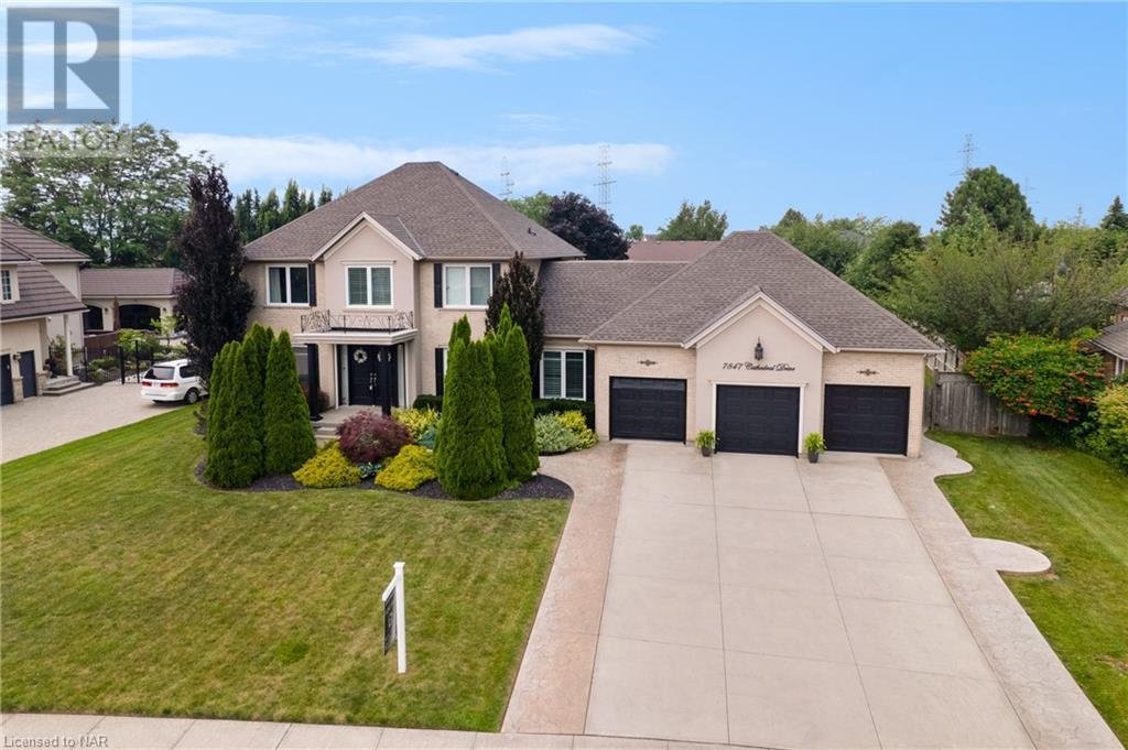 Custom Home In Prestigious Mount Carmel In Niagara Falls, Ontario