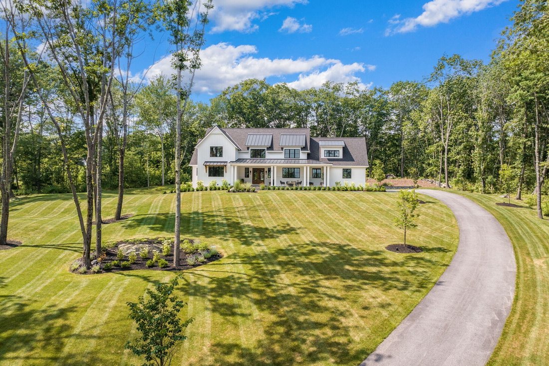 Farmhouse Style Home With And Upscale In Scarborough, Maine, United
